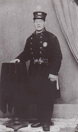 officer04.jpg