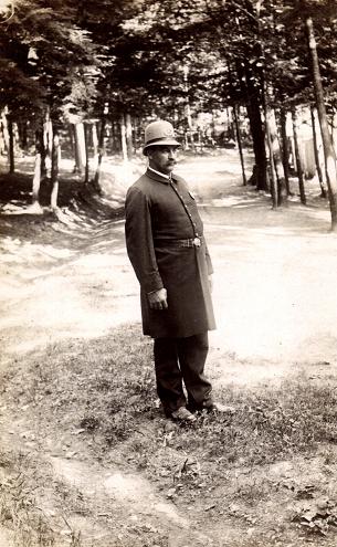 officer_in_the_park.jpg